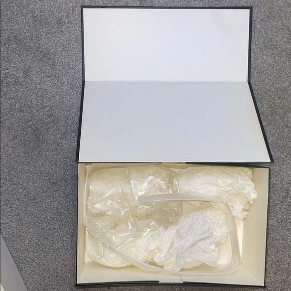 Gucci Large White and Black Purse/Gift Box - Picture 3 of 8